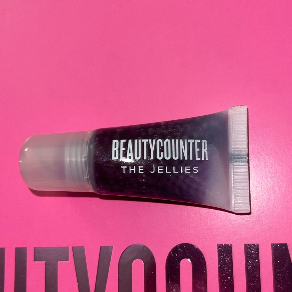 BEAUTYCOUNTER JELLIE LIP GLOSS in SWEET PLUM. (BRAND NEW!!!)